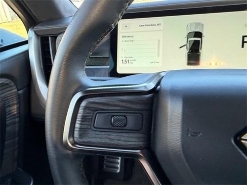 Used 2023 Rivian R1T Adventure image 12