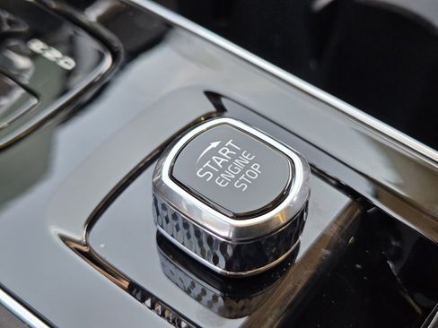 Certified 2025 Volvo XC90 B5 Core w/ Climate Package image 25