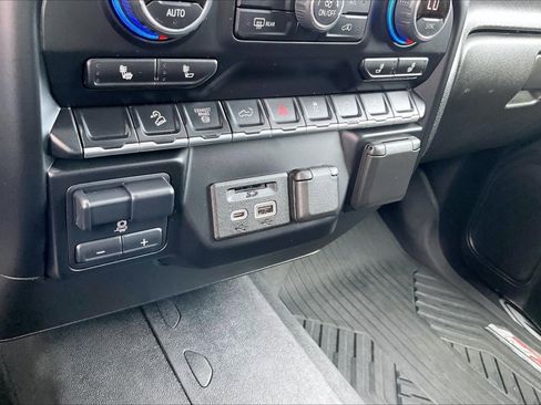 Used 2022 Chevrolet Silverado 2500 LTZ image 28