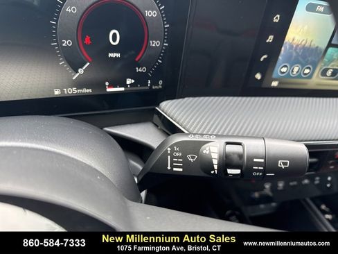 Used 2025 Nissan Kicks SR image 18