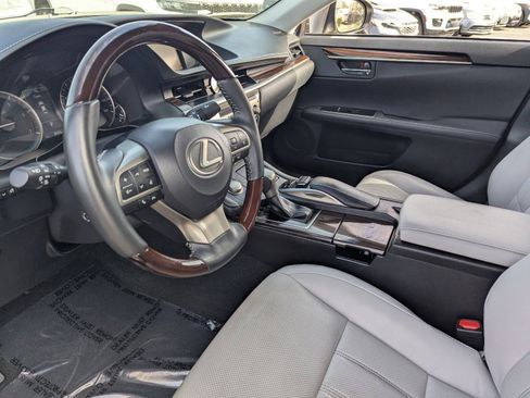 Used 2016 Lexus ES 350 w/ Luxury Package w/Wood Trim image 26