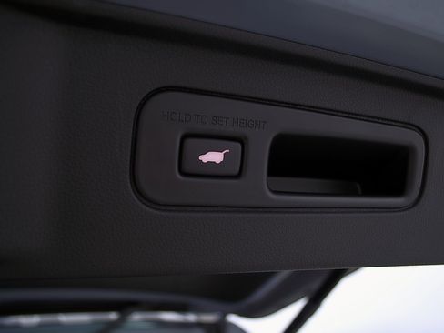 Used 2024 Honda Pilot Touring image 12