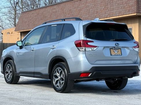 Used 2019 Subaru Forester Premium image 3