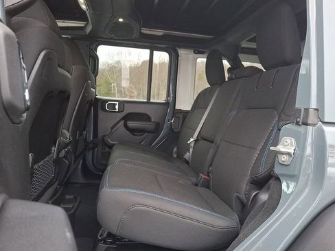 Used 2025 Jeep Wrangler Unlimited Rubicon 4xe w/ Convenience Group AWD/4WD image 10