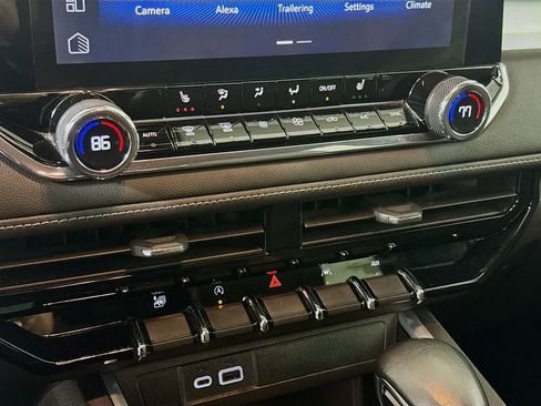 Used 2023 Chevrolet Colorado LT image 14