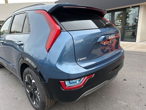 New 2025 Kia Niro Wave w/ Wave Preserve Package image 9
