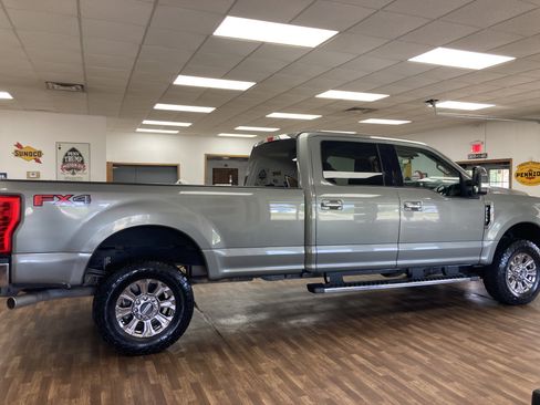 Used 2019 Ford F250 XLT w/ XLT Premium Package AWD/4WD image 6