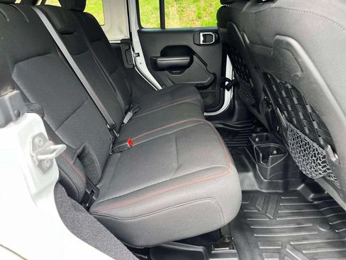 Used 2018 Jeep Wrangler Unlimited Rubicon AWD/4WD image 24