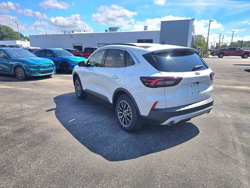 Certified 2026 Ford Escape SE FWD image 3