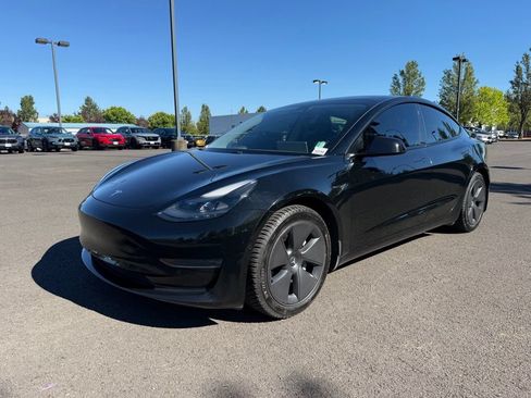 Used 2021 Tesla Model 3 Standard Range Plus RWD image 3