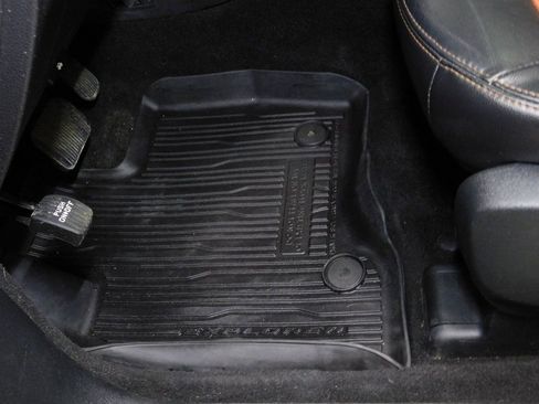 Used 2019 Ford Explorer XLT w/ XLT Desert Copper Package image 32