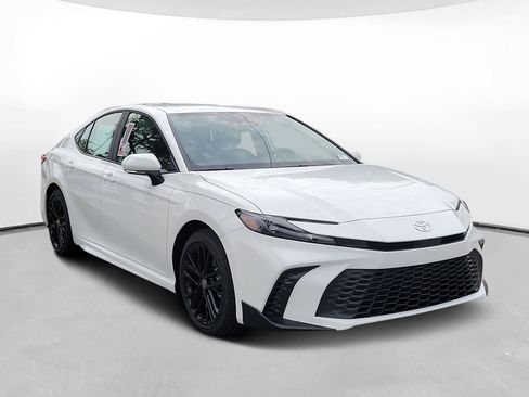 New 2026 Toyota Camry SE w/ Convenience Package FWD image 3