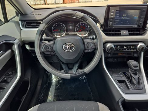Used 2022 Toyota RAV4 XLE w/ Convenience Package FWD image 13
