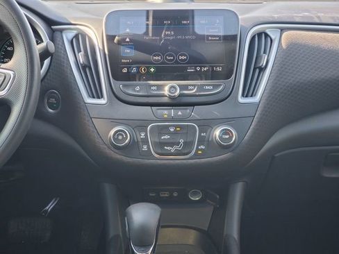 Used 2021 Chevrolet Malibu LS image 27