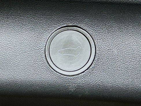 Used 2024 Tesla Model Y Long Range AWD/4WD image 28