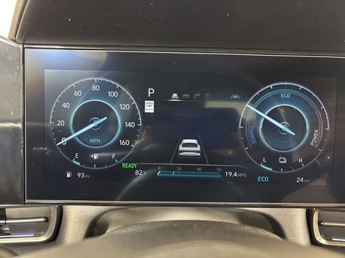 New 2025 Hyundai Elantra SEL FWD image 24