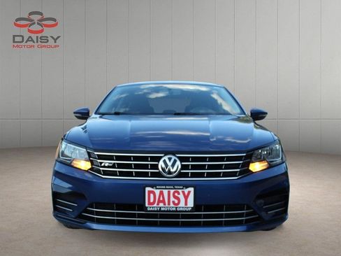 Used 2017 Volkswagen Passat 1.8T R-Line FWD image 2