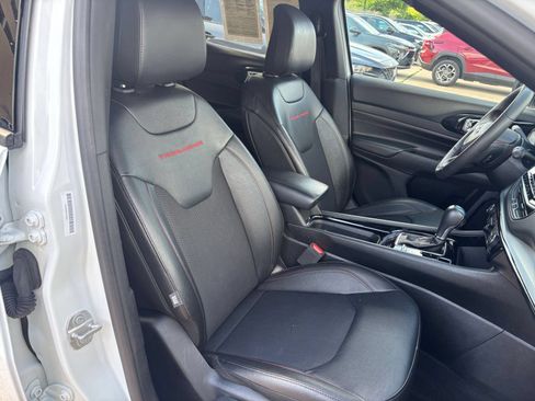 Used 2025 Jeep Compass Trailhawk AWD/4WD image 35