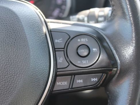 Used 2022 Toyota RAV4 XLE Premium FWD image 17