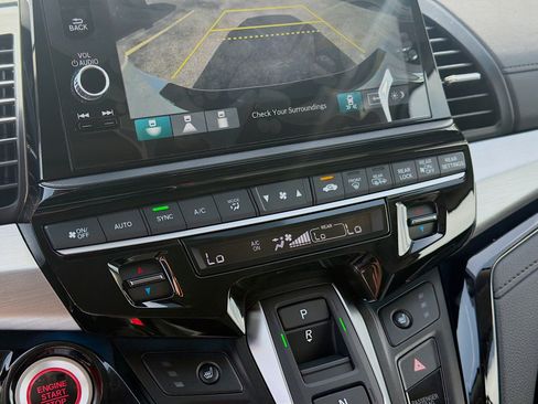 New 2026 Honda Odyssey Touring image 15