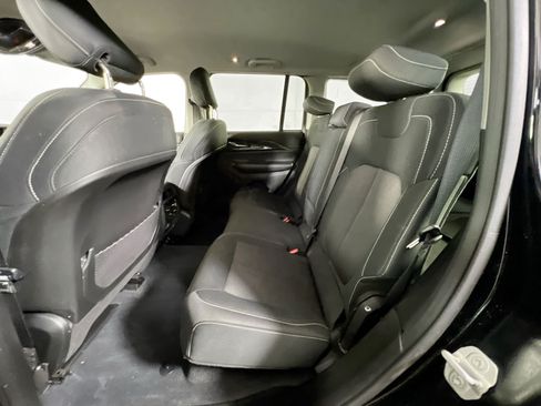 Used 2023 Jeep Grand Cherokee Laredo AWD/4WD image 22