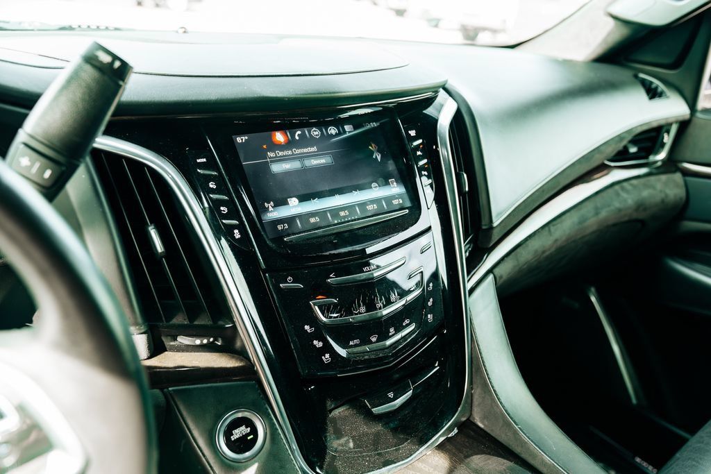 Used 2017 Cadillac Escalade Platinum AWD/4WD image 29