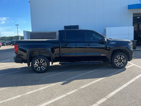 Used 2025 GMC Sierra 1500 AT4 w/ Technology Package AWD/4WD image 7