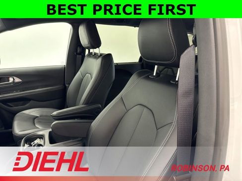 New 2026 Chrysler Pacifica Select image 23