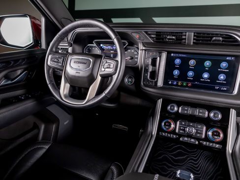 Used 2021 GMC Yukon XL Denali image 6