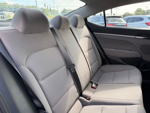 Used 2020 Hyundai Elantra SE FWD image 29