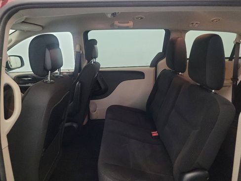 Used 2019 Dodge Grand Caravan SE FWD image 18