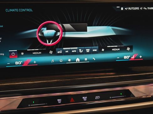 Used 2024 BMW i7 M70 w/ Executive Package image 24