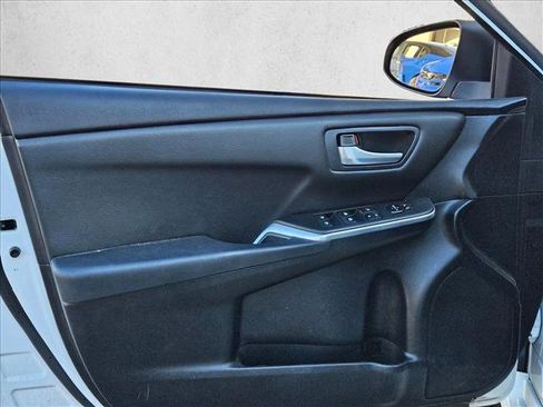Used 2015 Toyota Camry SE image 10