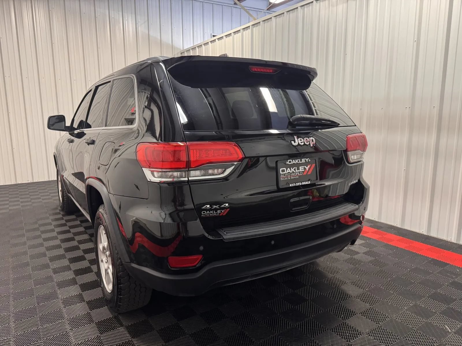 Used 2017 Jeep Grand Cherokee Laredo w/ Quick Order Package 23E AWD/4WD image 12