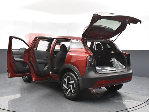 Used 2025 Nissan Kicks SV w/ Interior Electronics Package image 30