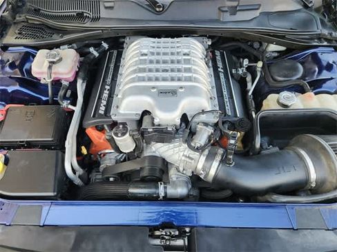 Used 2016 Dodge Challenger SRT Hellcat image 9