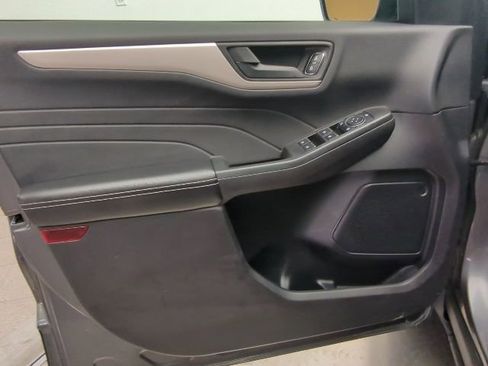 Used 2022 Ford Escape SE image 13