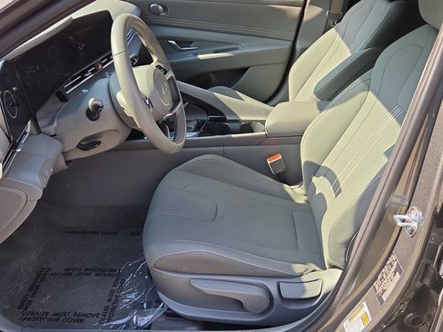 Used 2025 Hyundai Elantra SEL w/ Cargo Package FWD image 11