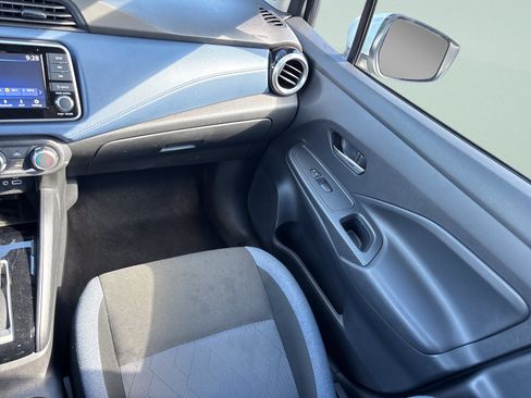 Used 2025 Nissan Versa SV FWD image 22