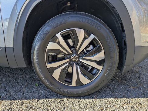 Used 2024 Volkswagen Atlas Cross Sport SE image 11