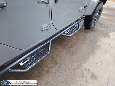 Used 2021 Jeep Gladiator Sport AWD/4WD image 14