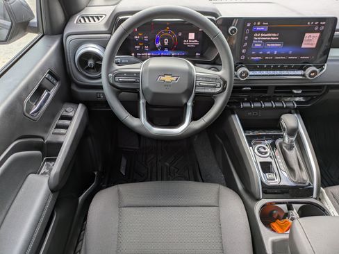 New 2024 Chevrolet Colorado LT w/ LT Convenience Package II image 4