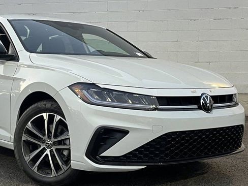 Used 2025 Volkswagen Jetta Sport image 3