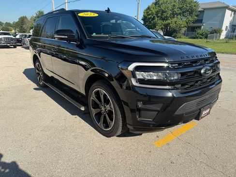 Used 2023 Ford Expedition Limited AWD/4WD image 3