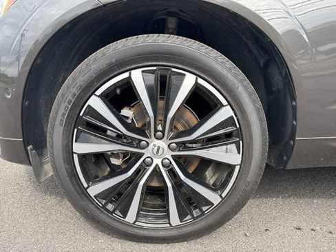 Certified 2025 Volvo XC60 B5 Plus AWD/4WD image 9