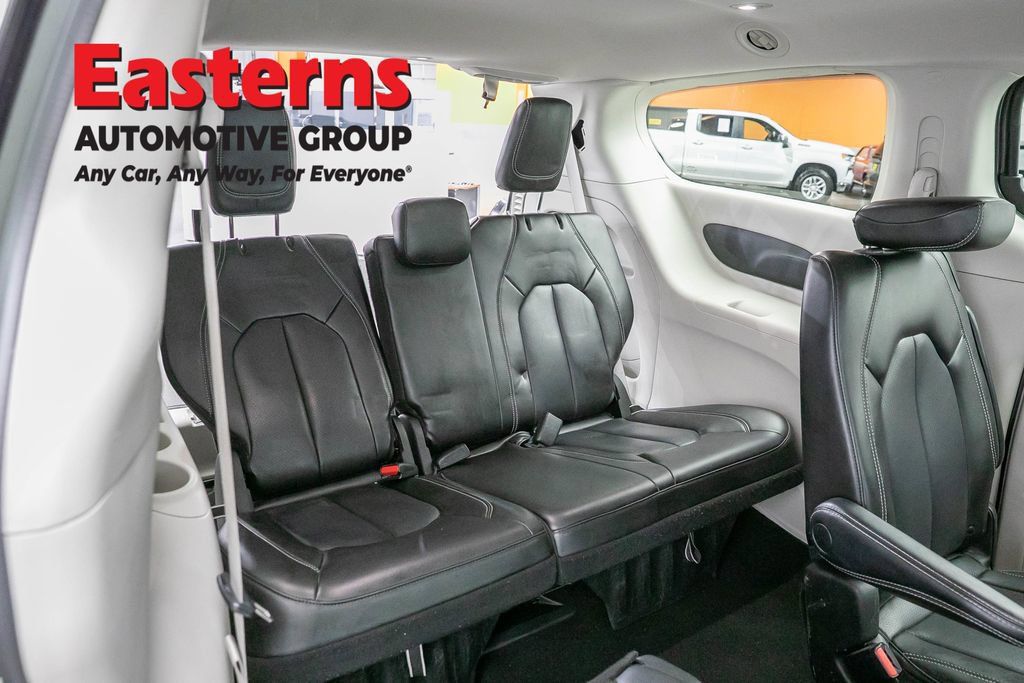 Used 2023 Chrysler Pacifica Touring-L FWD image 25