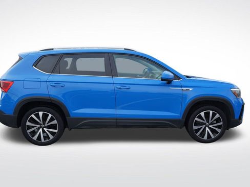 Used 2023 Volkswagen Taos SE w/ Panoramic Sunroof Package image 9
