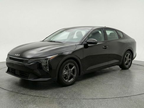 Used 2025 Kia K4 LXS image 3