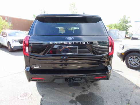 New 2025 Ford Expedition Active image 5