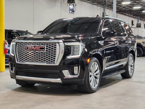 Used 2024 GMC Yukon Denali w/ Advanced Technology Package AWD/4WD image 4
